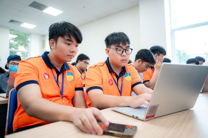 Sinh viên Khoa Công nghệ thông tin khám phá ứng dụng AI trên laptop ASUS thế hệ mới 67