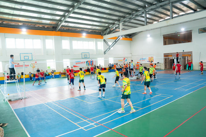 [Hội thao CB-GV-NV HUTECH 2025]: TT.TVTS-TT.TrT-TT.Mar-PTTH, P.ĐT-P.KT-TT.DHS bảo vệ thành công ngôi vương Bóng chuyền nam, nữ 13