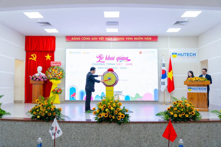 [Video] Viện Công nghệ Việt - Hàn HUTECH tổ chức lễ khai giảng, chính thức khởi động năm học mới 107