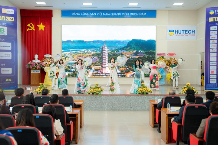 66 doanh nghiệp “đổ bộ” HUTECH Career Day 2023 mang đến hơn 4.800 đầu việc cho sinh viên 251