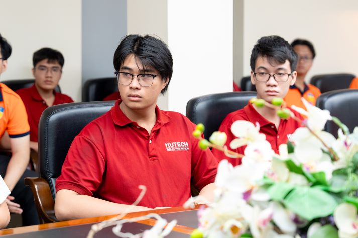 Sinh viên Viện Kỹ thuật khám phá môi trường sản xuất hiện đại tại Nhựa Tiền Phong 29