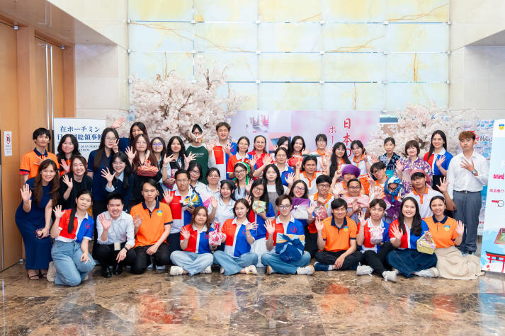 Khoa Nhật Bản học phối hợp cùng Tổng Lãnh sự quán Nhật Bản lan tỏa văn hóa Furoshiki đến sinh viên 9