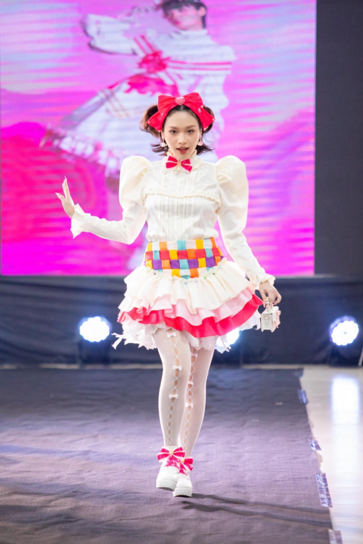 [Video] Đem bọ cánh cứng và người vô gia cư vào đồ án tốt nghiệp, 02 sinh viên ngành Thiết kế thời trang HUTECH “cán đích” thủ khoa và á khoa 222