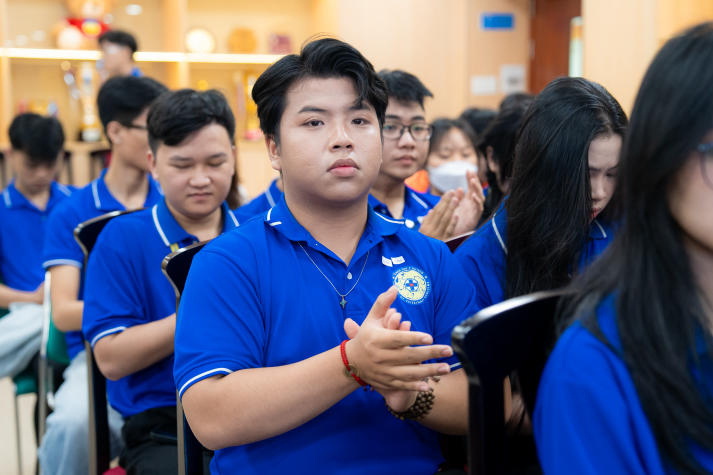 Sôi nổi - Bản lĩnh - Nhân ái: Năm phong trào đầy sắc màu của sinh viên Khoa Thú y 57