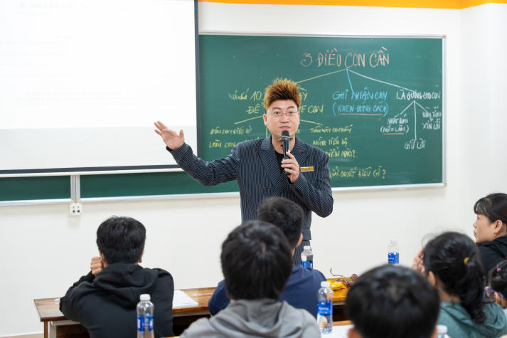 "Cha mẹ đồng hành cùng con" - HUTECH cùng Quỹ S-Seeds lan tỏa giá trị đồng hành từ gia đình 31