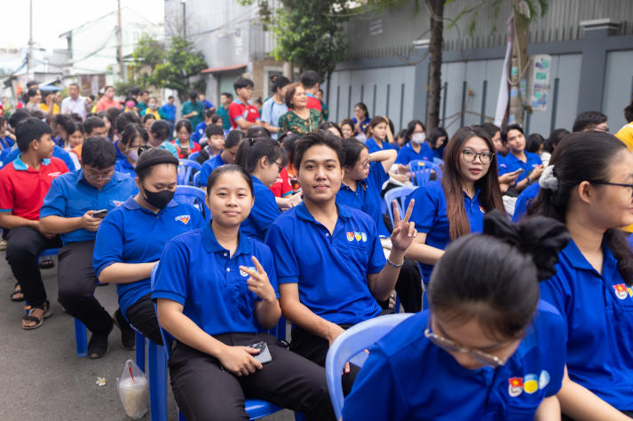 Mùa hè xanh HUTECH 2025: Gặp gỡ gia đình có công với cách mạng và xây dựng không gian sống an toàn - sạch - đẹp 150