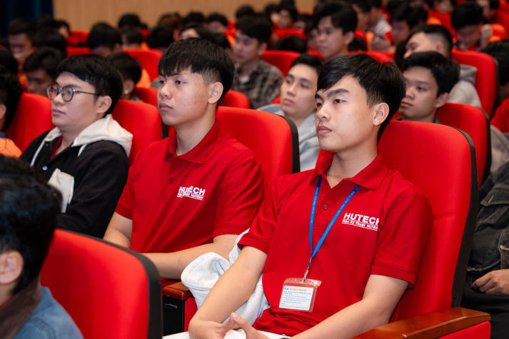 Sinh viên Viện Kỹ thuật “giải mã” kỹ năng chinh phục nhà tuyển dụng, tự tin thiết kế tương lai 42