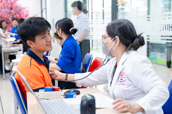 Tuổi trẻ HUTECH lan tỏa yêu thương qua Ngày hội Hiến máu tình nguyện trong Tháng thanh niên 2026 54