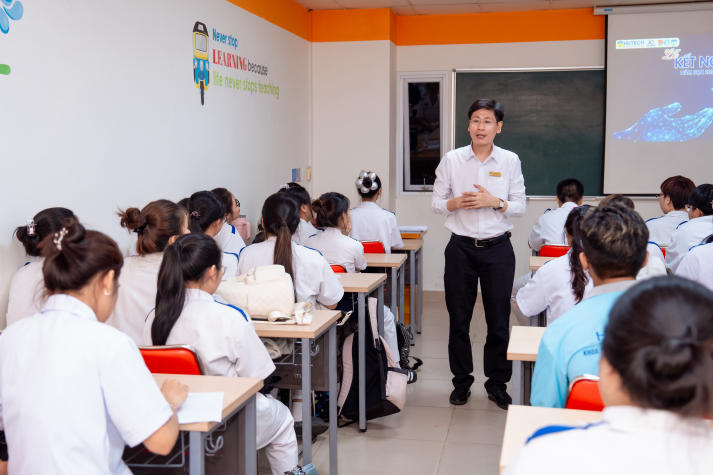 [Video] Lễ khởi động học kỳ bệnh viện: Dấu mốc khởi đầu hành trình thực tập của sinh viên Khoa Điều và Xét nghiệm HUTECH 101