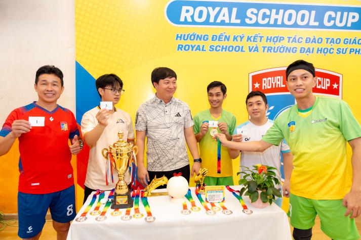 HUTECH lên ngôi Vô địch Giải bóng đá Tứ Hùng Royal School Cup 2024 28