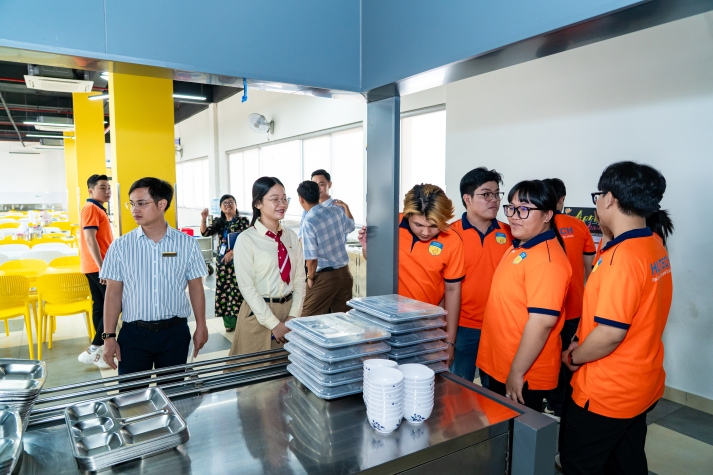 Sinh viên ngành Quản lý tài nguyên và môi trường khám phá mô hình phát triển bất động sản xanh tại BCONS 20