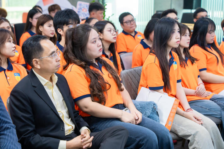 PR-ers HUTECH “chạm” môi trường doanh nghiệp tài chính tại Mirae Asset 27