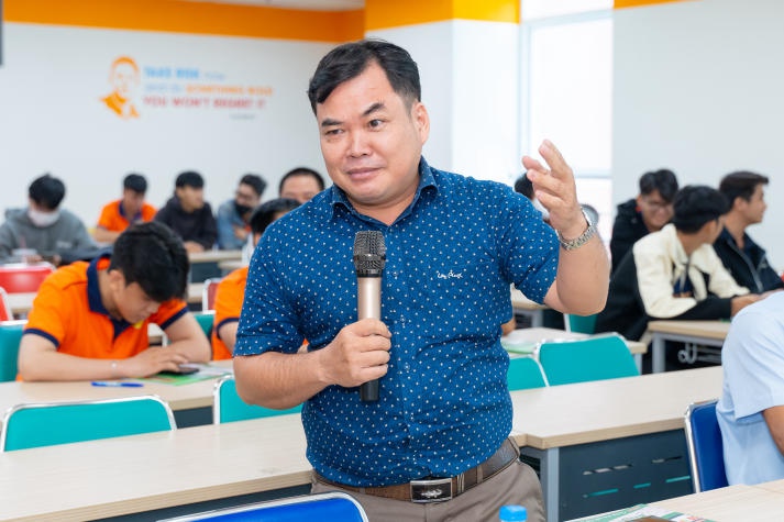 Sinh viên Khoa Xây dựng HUTECH tìm hiểu giải pháp chống thấm công nghệ Việt 156
