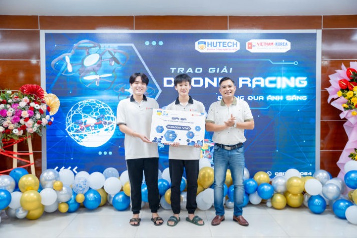 Sinh viên VKIT tranh tài điều khiển Drone tại cuộc thi Drone Racing "Đường đua ánh sáng" 124