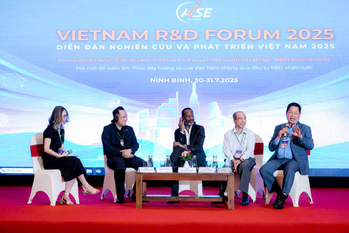 TS. Phùng Văn Phúc tham dự Diễn đàn R&D Việt Nam 2025: Khẳng định vị thế giáo dục đại học trong hệ sinh thái đổi mới sáng tạo quốc gia 28