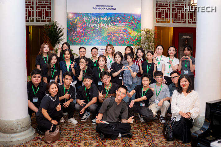 Tân sinh viên Khoa Truyền thông - Thiết kế chuyển trải nghiệm triển lãm thành Vlog sáng tạo 77