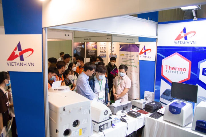 Sinh viên Viện Khoa học Ứng dụng HUTECH tham gia triển lãm “Analytica Vietnam” 28