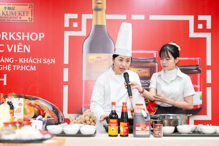 Bếp trưởng 5 sao đứng lớp, sinh viên Quản trị nhà hàng học nghề từ căn bếp thật 4