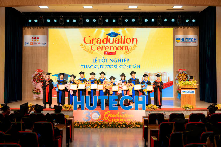 Lễ trao bằng tốt nghiệp HUTECH: “Hãy tiếp tục vững bước chinh phục những đỉnh cao mới” 56