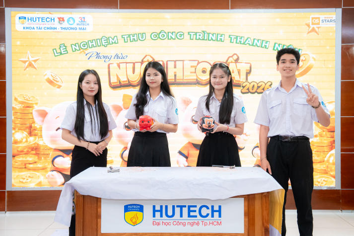 Sinh viên Khoa Tài chính - Thương mại lan tỏa yêu thương từ phong trào nuôi heo đất 61
