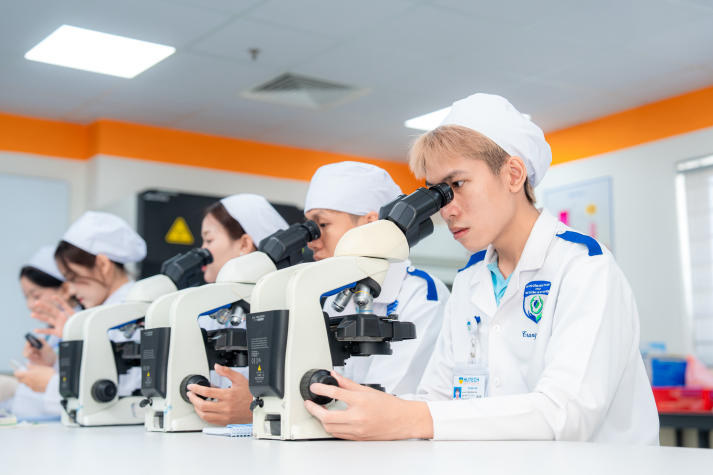 HUTECH công bố quyết định thành lập Trường Y và Khoa học Sức khỏe 135