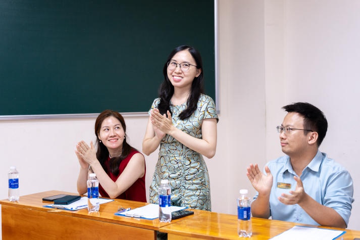 Sinh viên Khoa Trung Quốc học trang trí lồng đèn gởi tặng các em nhỏ tàn tật, mồ côi 26