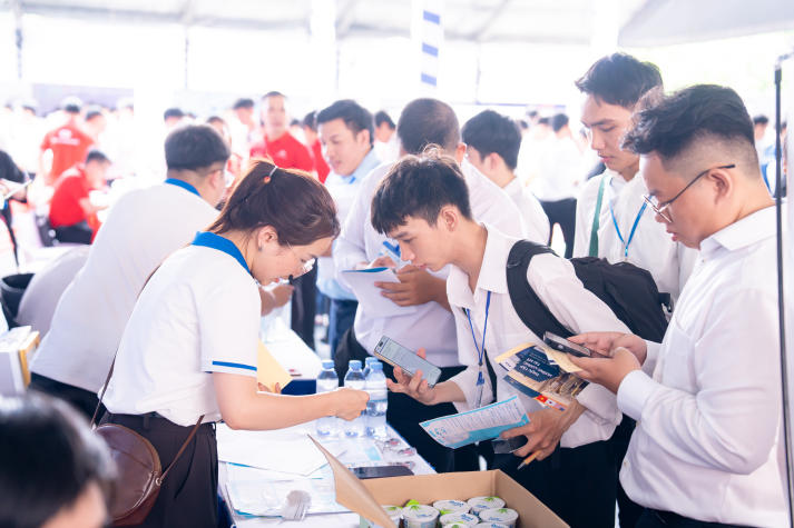 Gần 180 doanh nghiệp lớn quy tụ, loạt vị trí việc làm “hot” rộng mở tại HUTECH Job Fair 2026 35