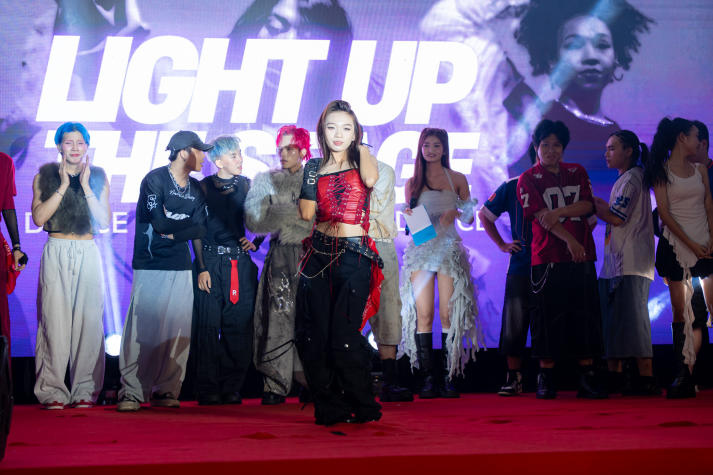 Sinh viên HUTECH thắp sáng niềm tự hào Việt qua chuỗi đồ án nghệ thuật hoành tráng 40