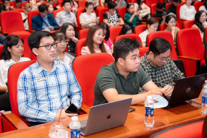 Tổng biên tập Journal of Global Marketing chia sẻ quyết chinh phục tạp chí khoa học quốc tế uy tín 39