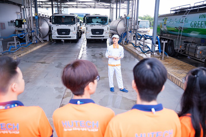 Sinh viên ngành Logistics tham quan “siêu nhà máy sữa” Vinamilk Bình Dương 94