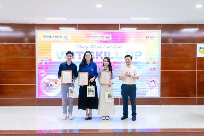 Kịch tính vòng Chung kết VJIT Skill Up 2025 với nhiều tranh biện sắc sảo 18