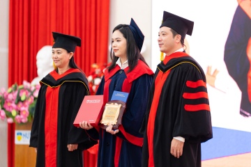 [Video] Tân Cử nhân, Kỹ sư Viện Công nghệ Việt - Nhật HUTECH tốt nghiệp trong niềm hân hoan và xúc động 84