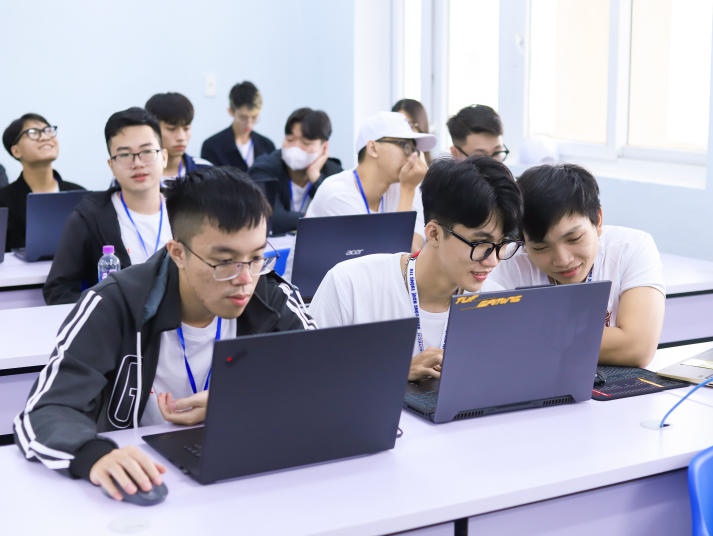 Sinh viên Công nghệ thông tin HUTECH “bội thu” giải thưởng tại đấu trường Olympic Tin học Sinh viên Việt Nam 21