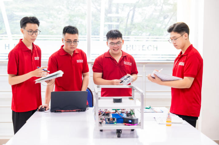 [Hướng nghiệp 2026] Vai trò của ngành Kỹ thuật điều khiển và tự động hóa trong dây chuyền sản xuất hiện đại 30