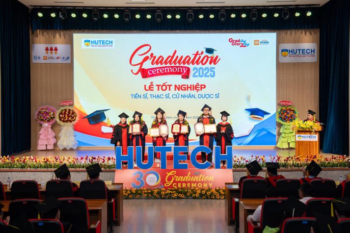 Các tân khoa HUTECH và hành trình học tập không ngừng nghỉ 98