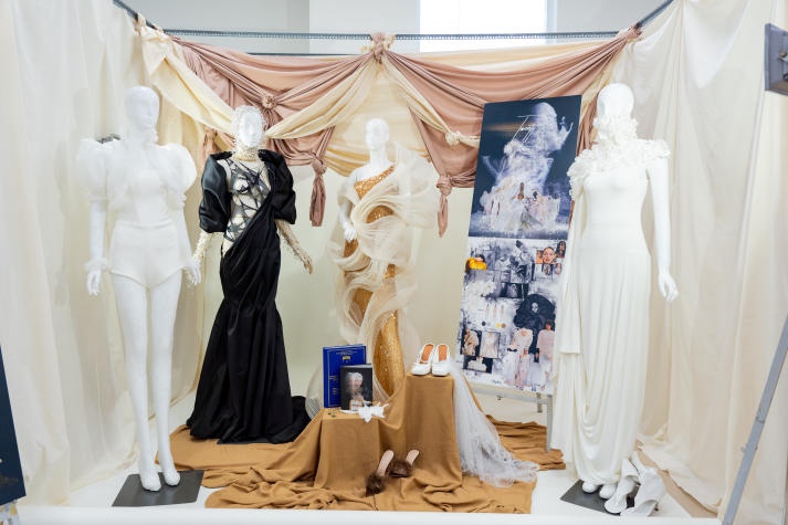 [Video] Sinh viên Thiết kế thời trang HUTECH “trình làng” loạt đồ án tốt nghiệp với nhiều ý tưởng độc đáo 176