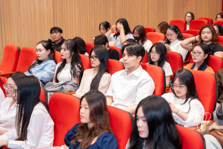 Khoa Khoa học Xã hội và Quan hệ Công chúng tôn vinh loạt dự án ý nghĩa của sinh viên 91