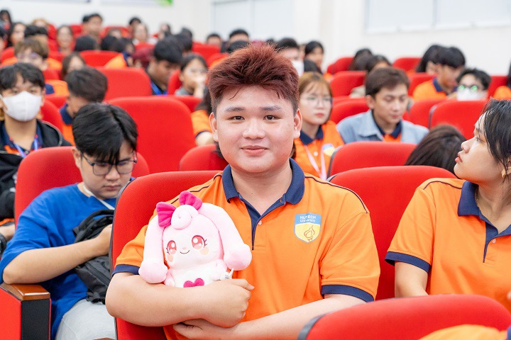 Sôi nổi buổi gặp gỡ, chào đón tân sinh viên Khoa Truyền thông và Thiết kế HUTECH 66