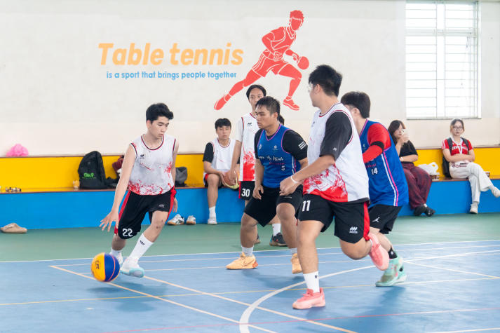 Ngôi Vô địch môn Bóng rổ Giải thể thao chào đón tân sinh viên thuộc về đội The Crew 29