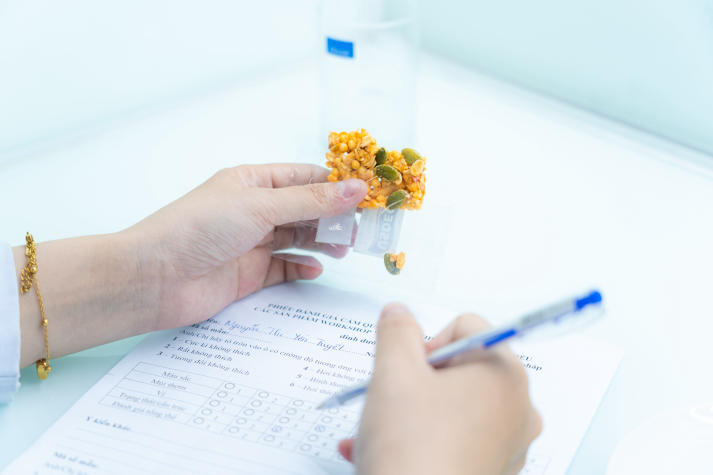 Công nghệ, dinh dưỡng và trải nghiệm: Sinh viên Viện Khoa học Ứng dụng “bóc tách” bí mật bơ sữa Hoa Kỳ 145