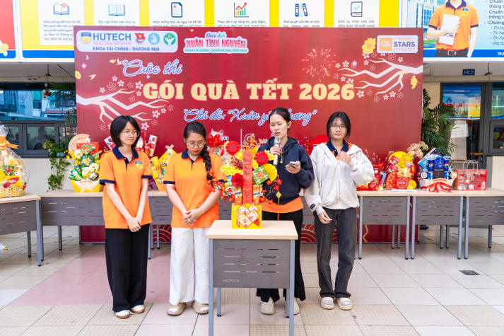 [Ảnh] Tuổi trẻ Khoa Tài chính - Thương mại gói trọn yêu thương trong những phần quà Tết 54