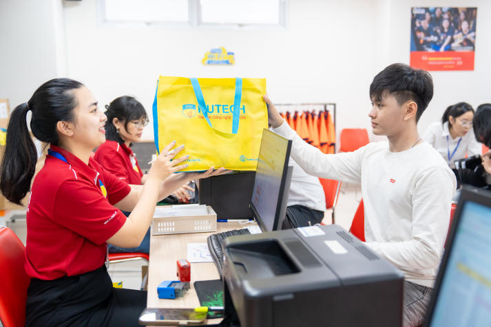 HUTECH chính thức công bố  điểm chuẩn năm 2026: Điểm thi THPT từ 15 - 22 điểm 2523