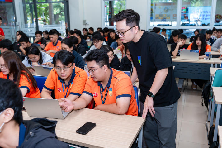 Sinh viên Công nghệ thông tin “bắt sóng” AI: Làm việc nhóm thông minh thời 4.0 103