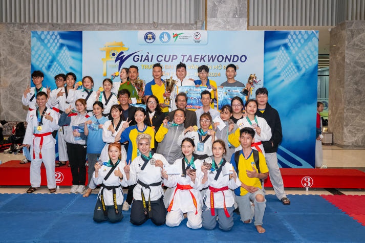 Đoàn vận động viên CLB Taekwondo HUTECH gặt “mưa” huy chương tại Giải đấu “Cup Taekwondo Trường Đại học Văn Hiến mở rộng lần thứ 8” 159