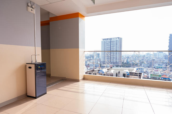 Hệ thống nước uống tinh khiết chính thức đi vào hoạt động, nâng cao tiện ích cho sinh viên HUTECH 16