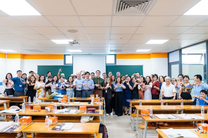 Giảng viên Khoa Tiếng Anh cập nhật phương pháp giảng dạy với giáo trình Voices 86