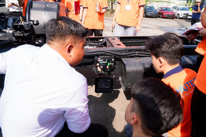 Từ giảng đường đến xưởng ô tô: Sinh viên VKIT chạm môi trường thực tế từ năm nhất 24