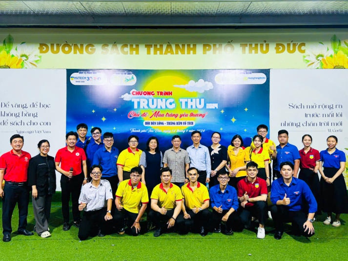 ​Sinh viên Khoa Luật HUTECH mang niềm vui Tết trung thu đến các em thiếu nhi 90