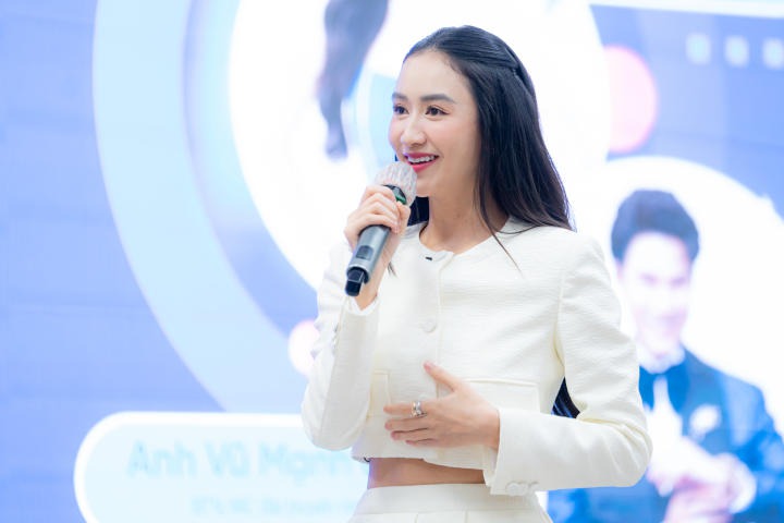 [Video] MC Vũ Mạnh Cường và Á hậu Hà Thu “bật mí” bí quyết gia tăng sức hút khi giao tiếp cho sinh viên HUTECH 120