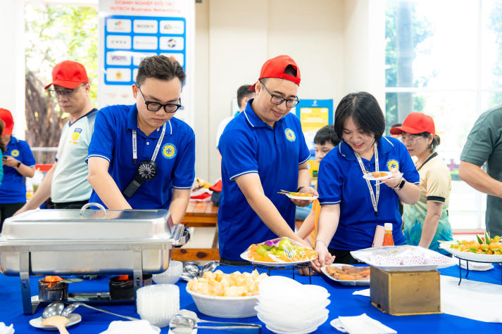 [Video] Sôi động, gắn kết và bùng nổ tại Hội thao Cán bộ - Giảng viên - Nhân viên HUTECH 2025 309